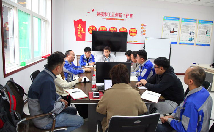 銷售總監(jiān)根據近一年來遇到的問題，進行了專業(yè)知識培訓