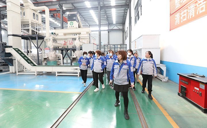 走進車間，更深一步的了解企業(yè)